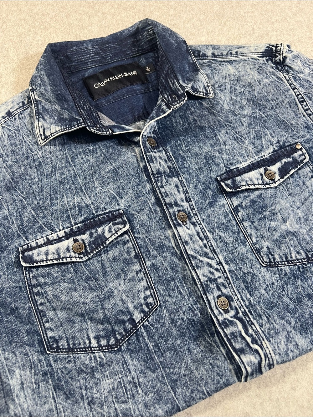 Calvin Klein Jeans Women’s Blue Acid-Wash Denim Button down Shirt